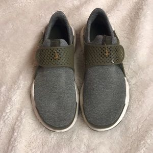 GREEN WOMENS NIKE SOCK DART SIZE 7